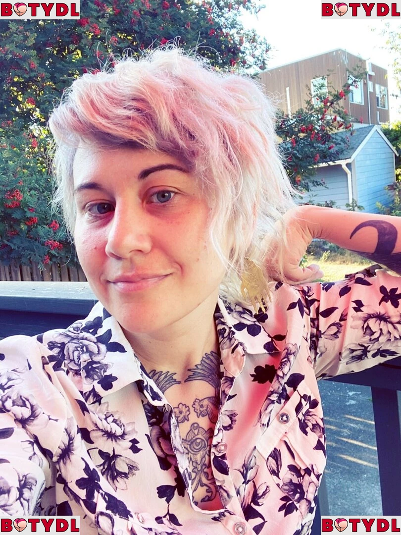 Holly Conrad Onlyfans Photo Gallery 