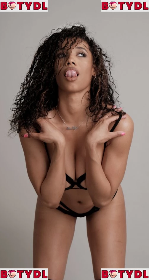 Brookliyn Wren Onlyfans Photo Gallery 