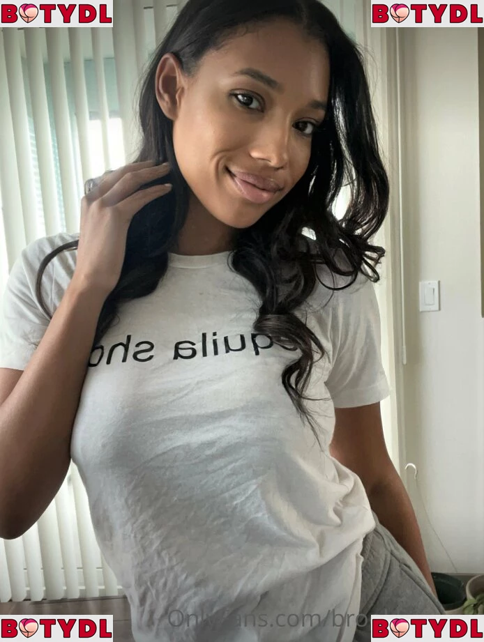 Brookliyn Wren Onlyfans Photo Gallery 