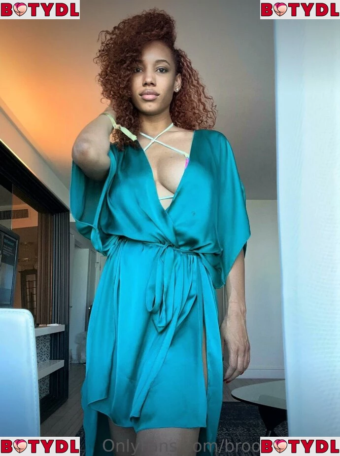 Brookliyn Wren Onlyfans Photo Gallery 