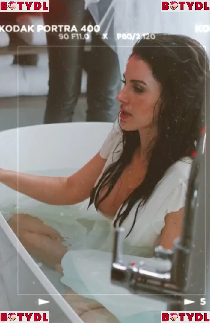 Jessica Lowndes Onlyfans Photo Gallery 