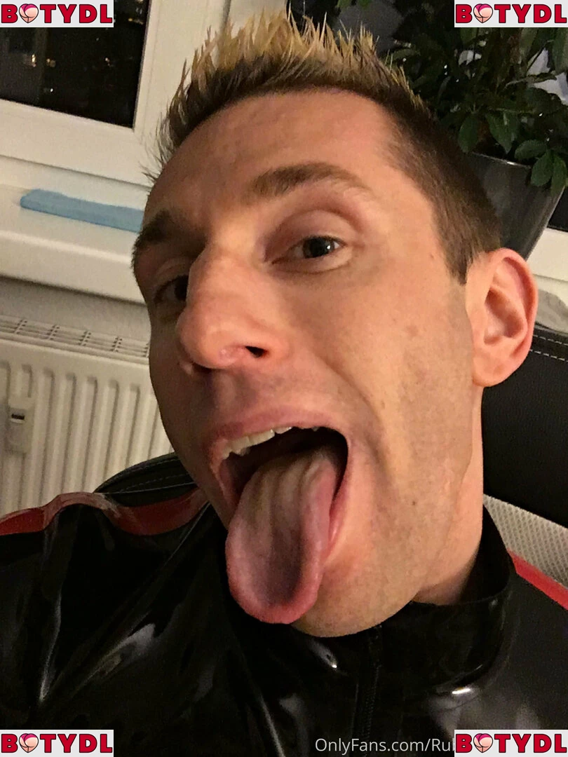 rubberskaterboy Onlyfans Photo Gallery 