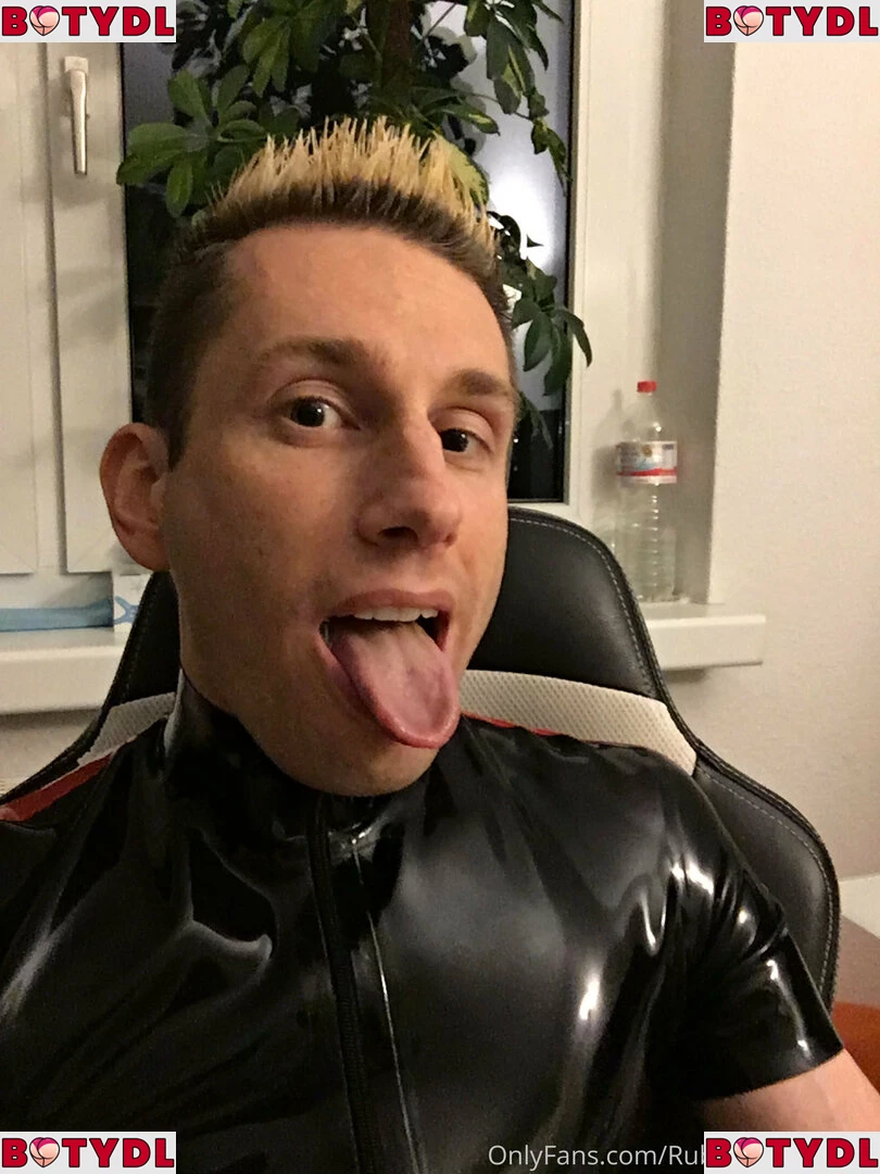 rubberskaterboy Onlyfans Photo Gallery 