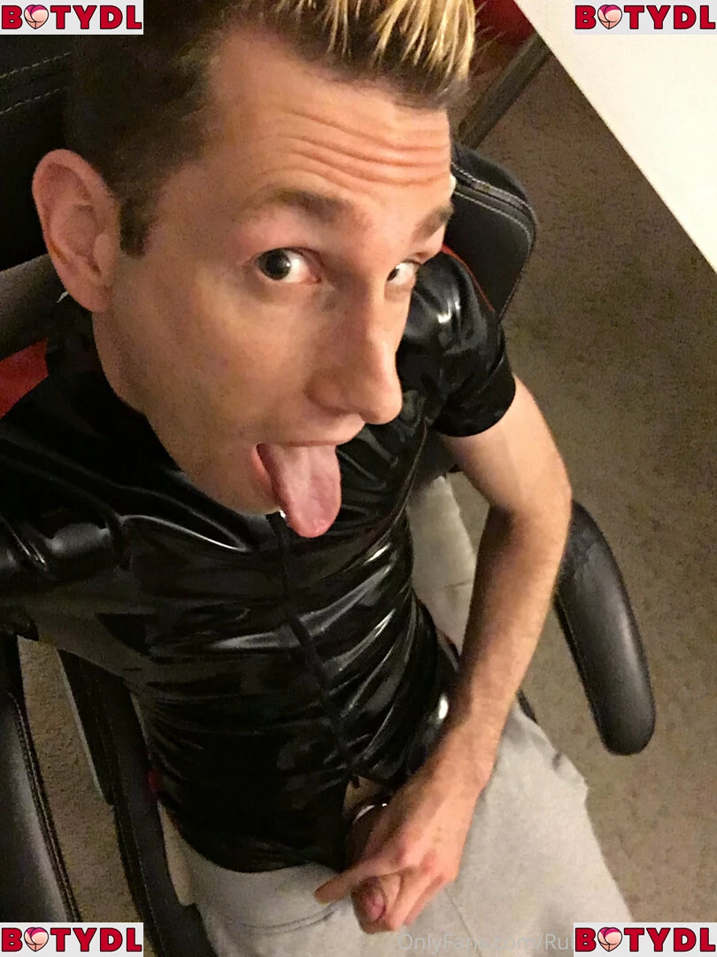 rubberskaterboy Onlyfans Photo Gallery 