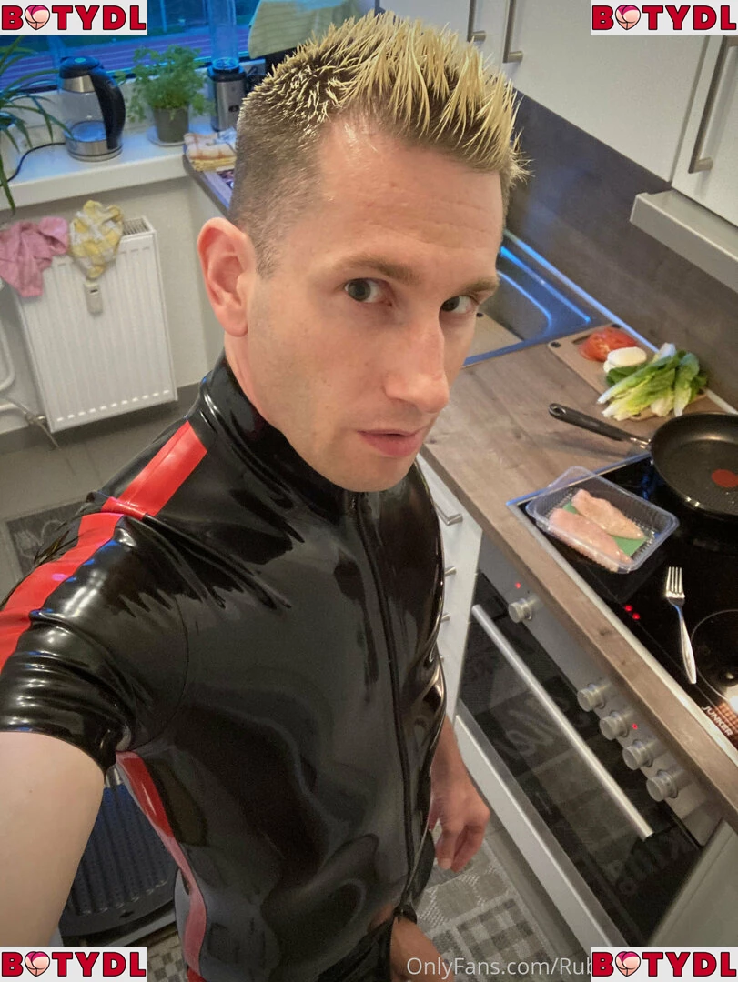 rubberskaterboy Onlyfans Photo Gallery 