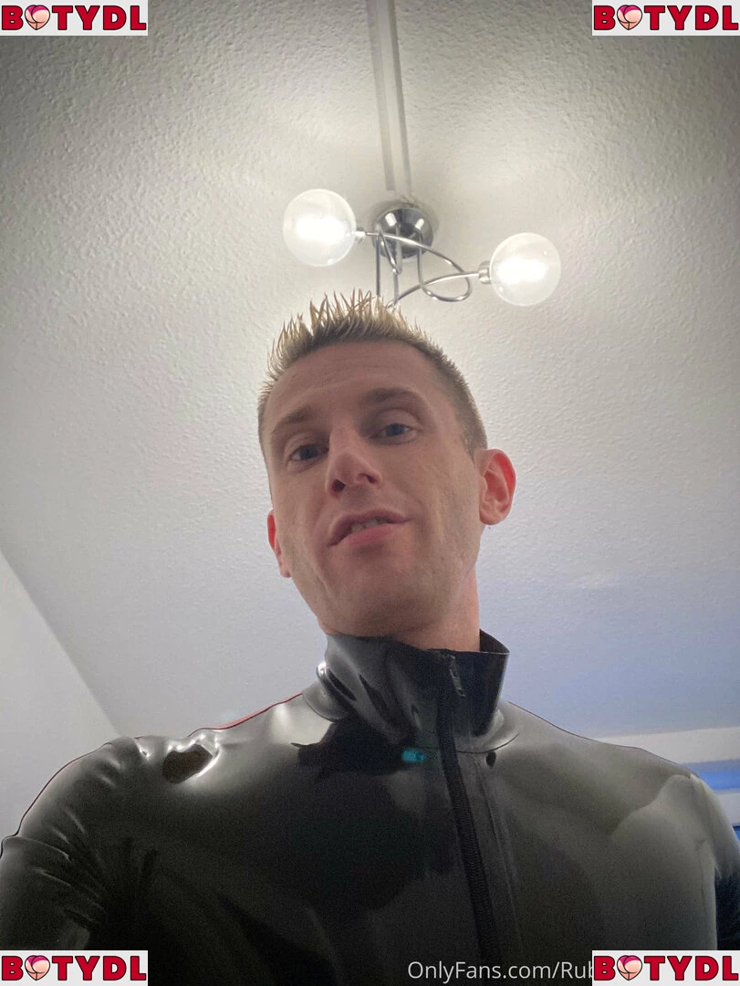 rubberskaterboy Onlyfans Photo Gallery 