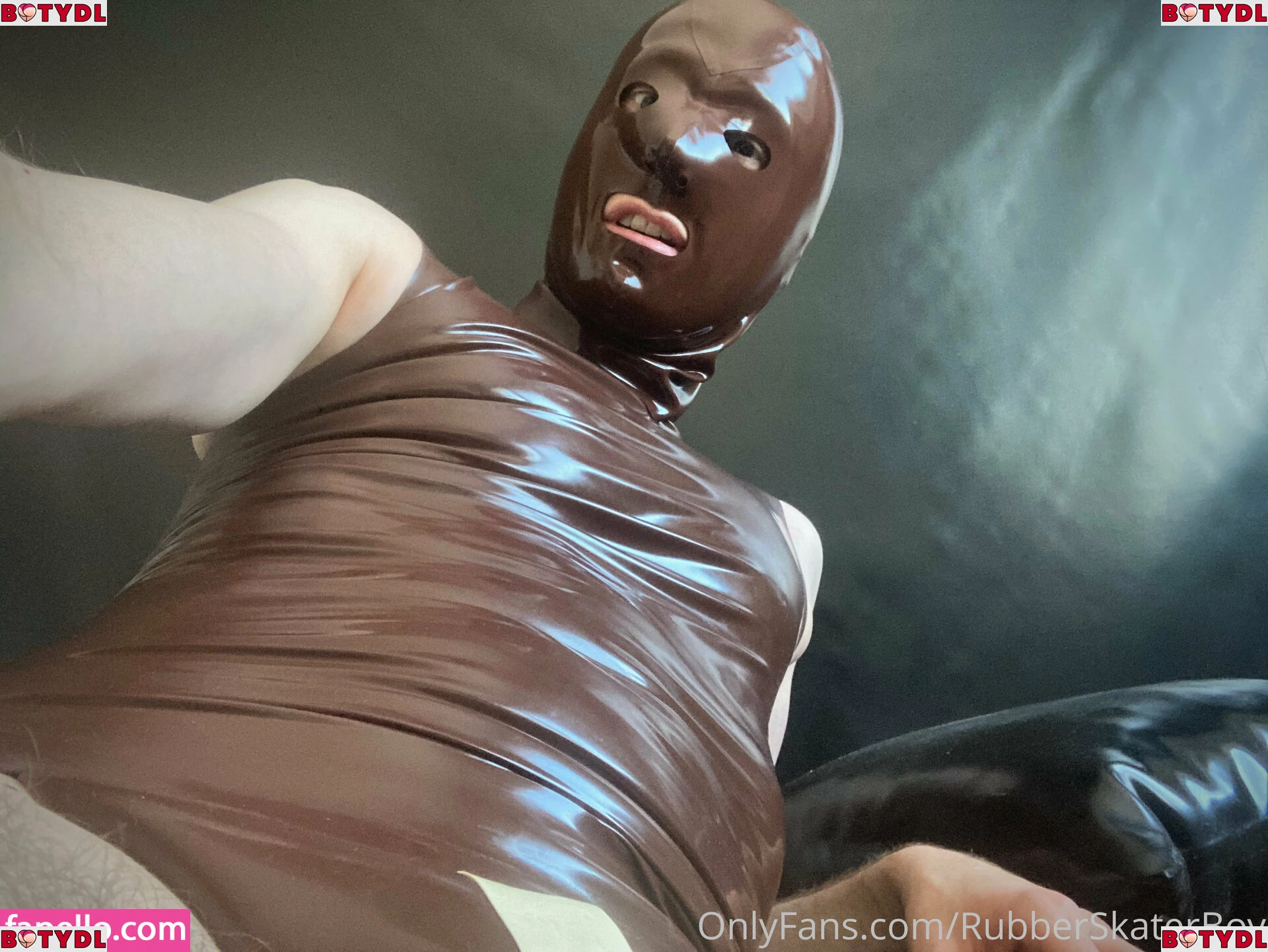 rubberskaterboy Onlyfans Photo Gallery 