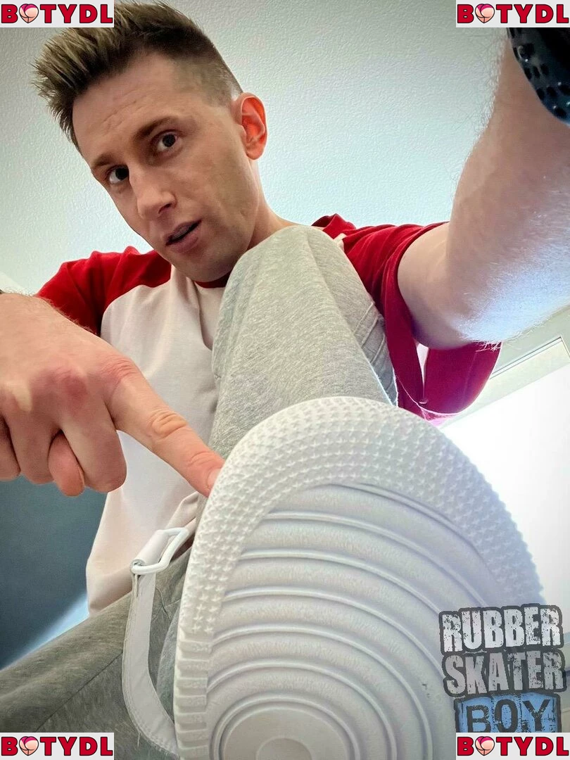 rubberskaterboy Onlyfans Photo Gallery 