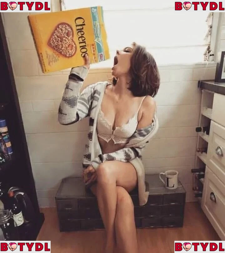 Lauren Cohan Onlyfans Photo Gallery 