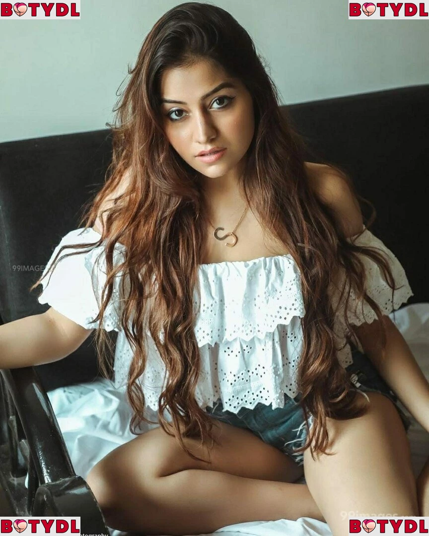 Simran Kaur Hundal Onlyfans Photo Gallery 