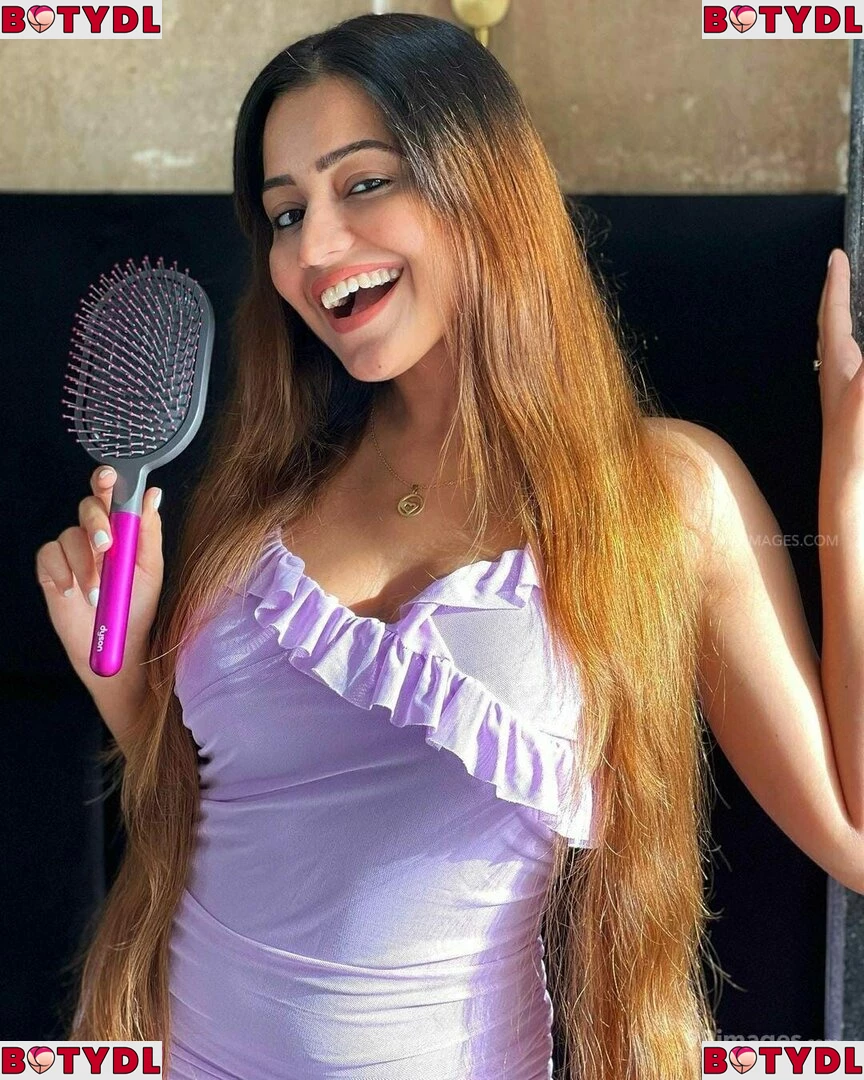 Simran Kaur Hundal Onlyfans Photo Gallery 