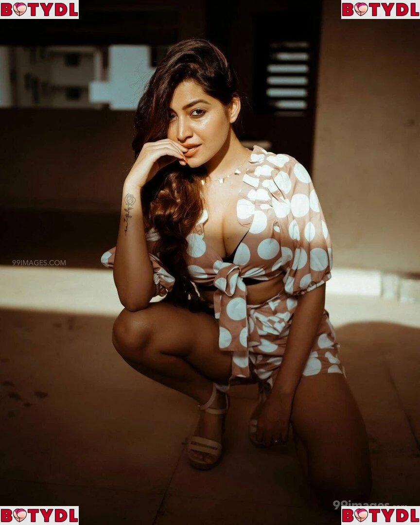 Simran Kaur Hundal Onlyfans Photo Gallery 