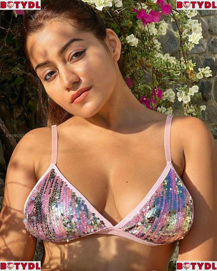 Simran Kaur Hundal Onlyfans Photo Gallery 