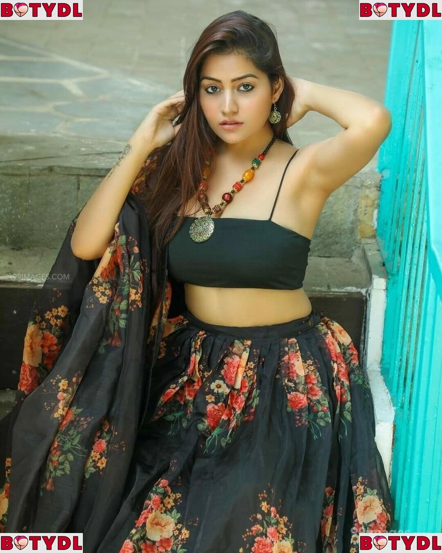 Simran Kaur Hundal Onlyfans Photo Gallery 