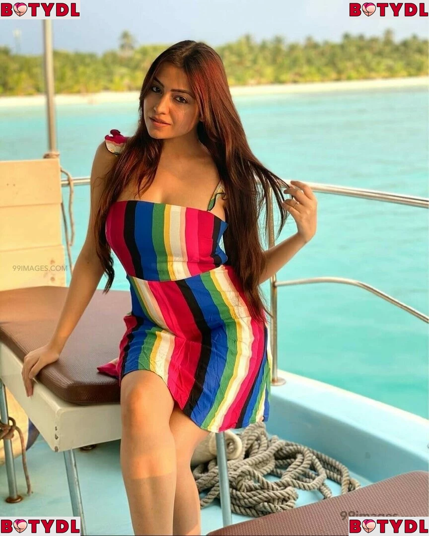 Simran Kaur Hundal Onlyfans Photo Gallery 