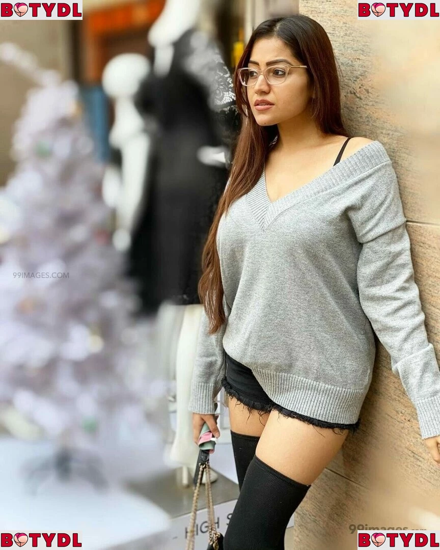 Simran Kaur Hundal Onlyfans Photo Gallery 