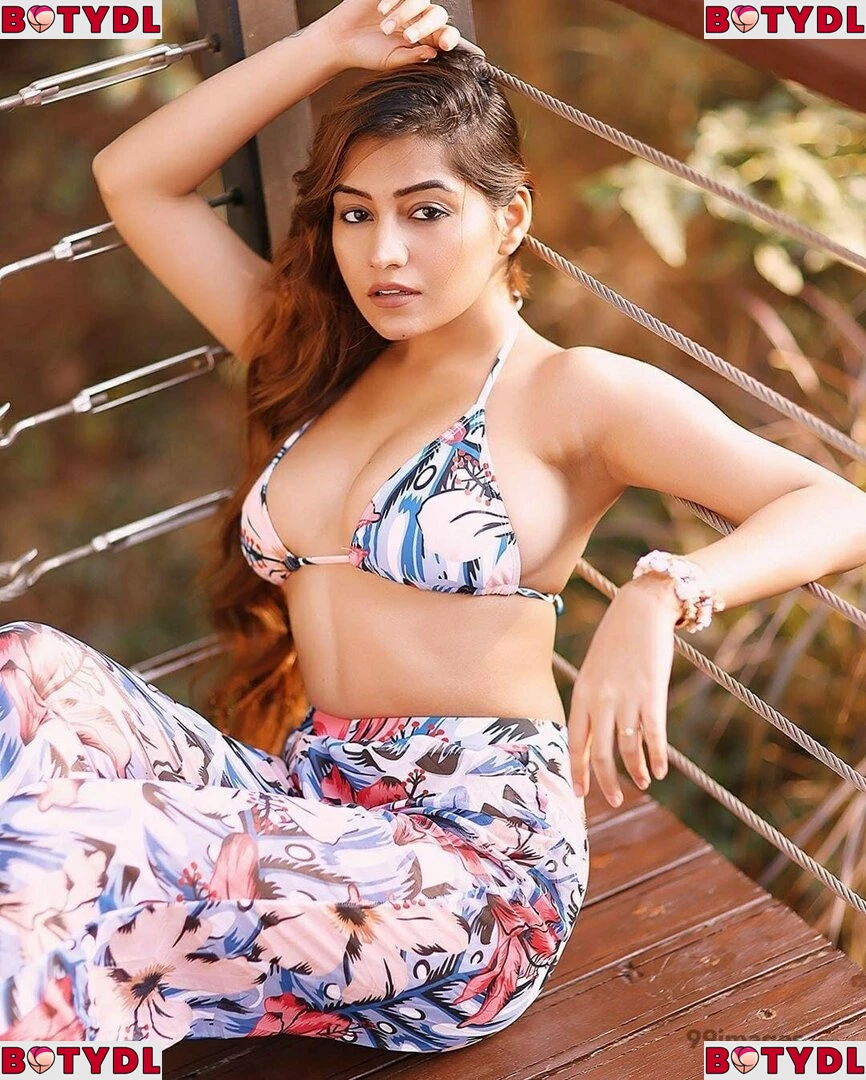 Simran Kaur Hundal Onlyfans Photo Gallery 