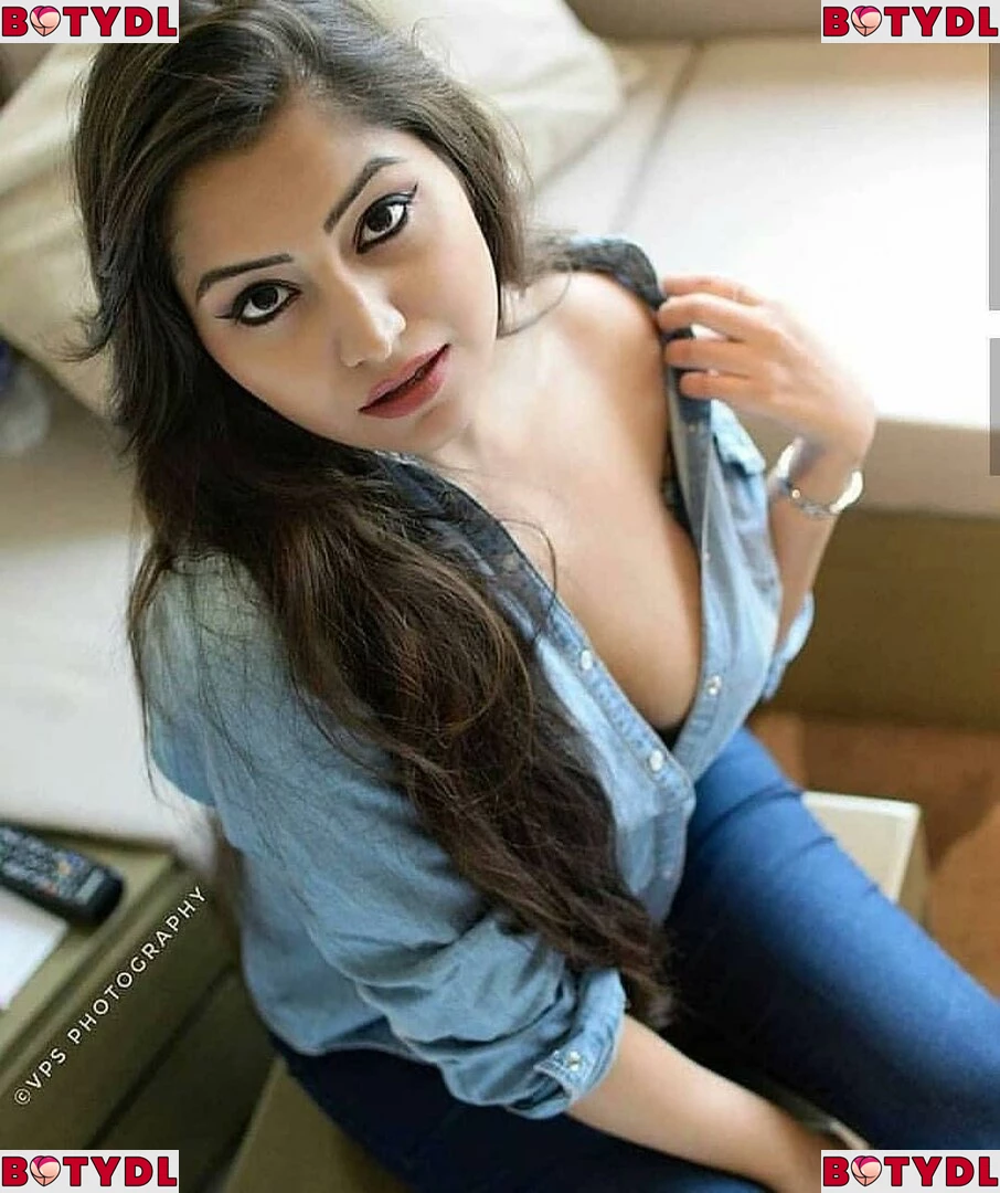 Simran Kaur Hundal Onlyfans Photo Gallery 