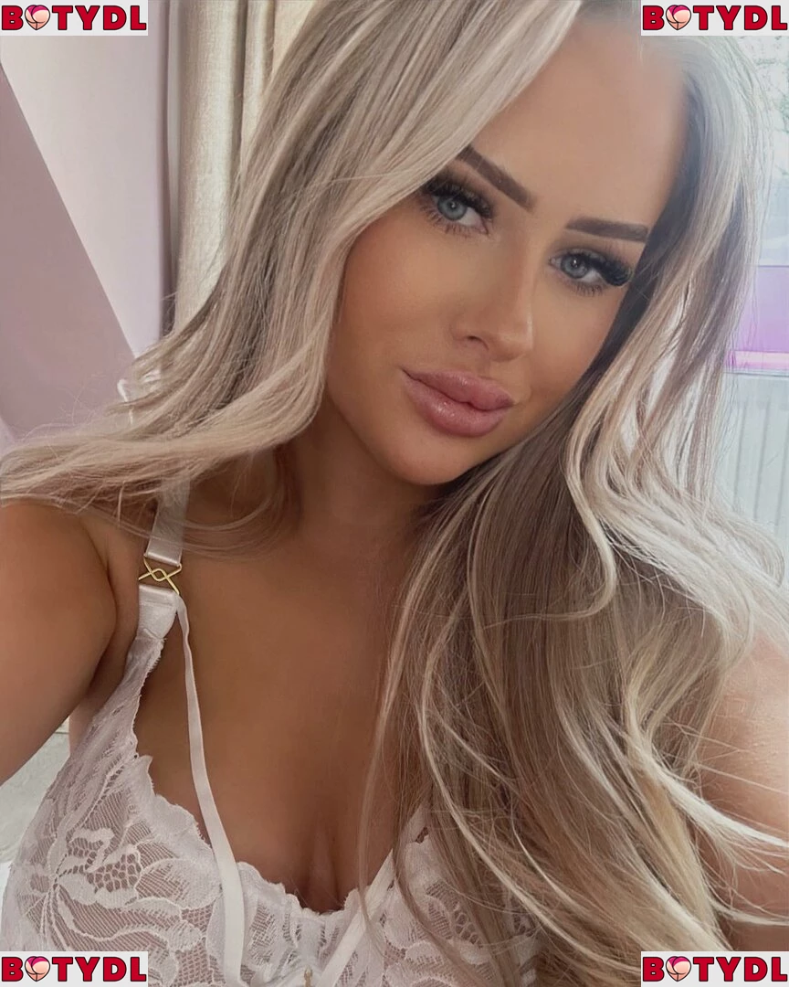 Rosie Rendell Onlyfans Photo Gallery 