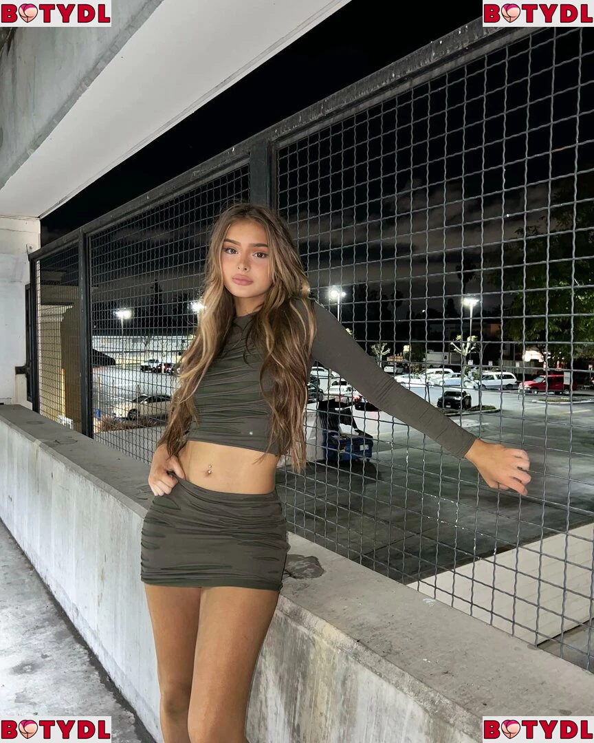 Brighton Sharbino Onlyfans Photo Gallery 