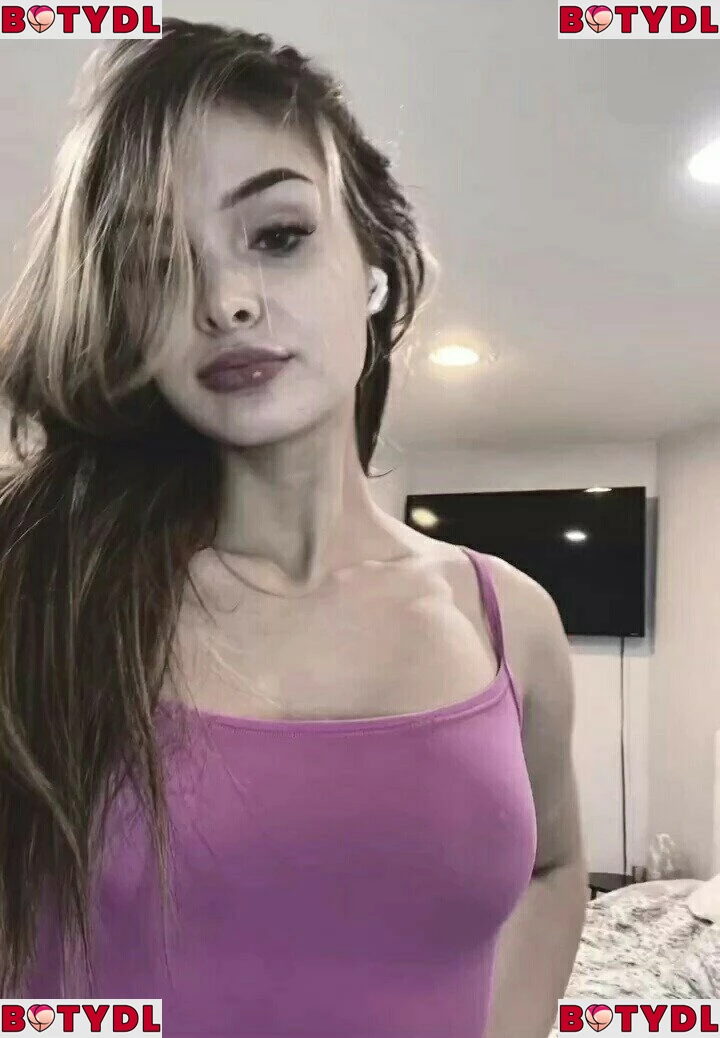 Brighton Sharbino Onlyfans Photo Gallery 