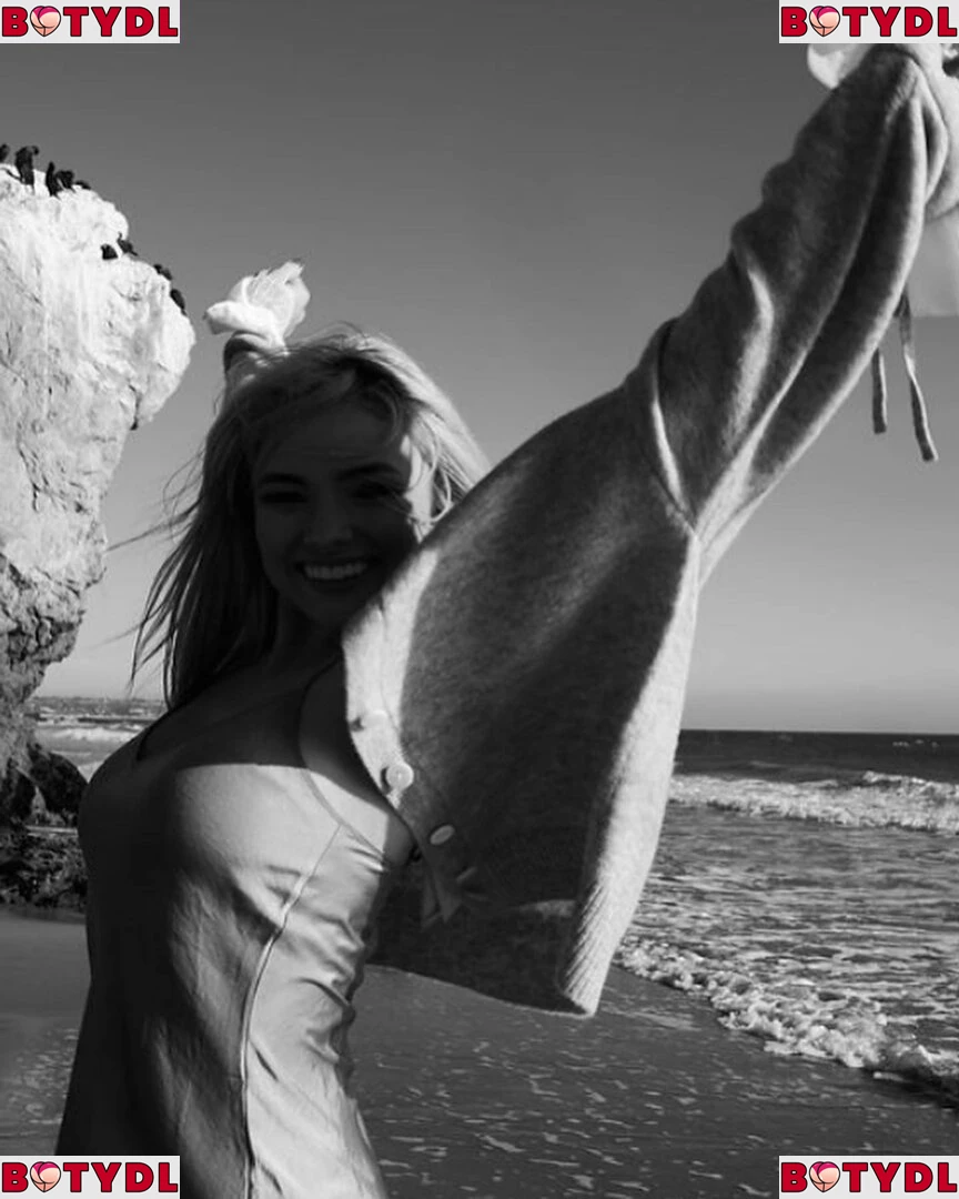 Natalie Alyn Lind Onlyfans Photo Gallery 