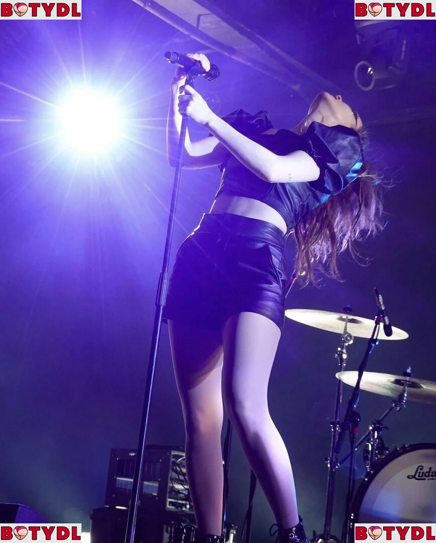 Lauren Mayberry Onlyfans Photo Gallery 