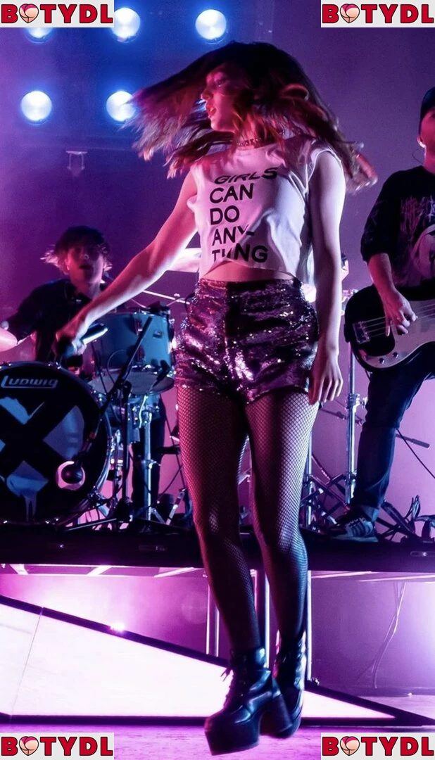 Lauren Mayberry Onlyfans Photo Gallery 