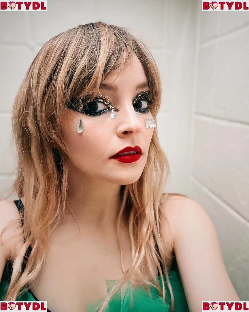 Lauren Mayberry Onlyfans Photo Gallery 