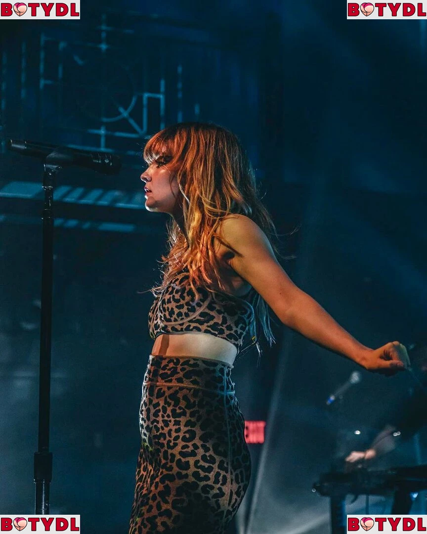 Lauren Mayberry Onlyfans Photo Gallery 