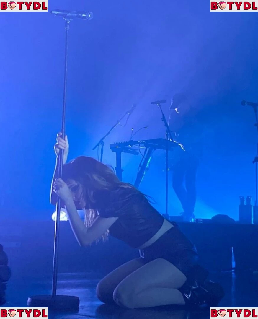 Lauren Mayberry Onlyfans Photo Gallery 