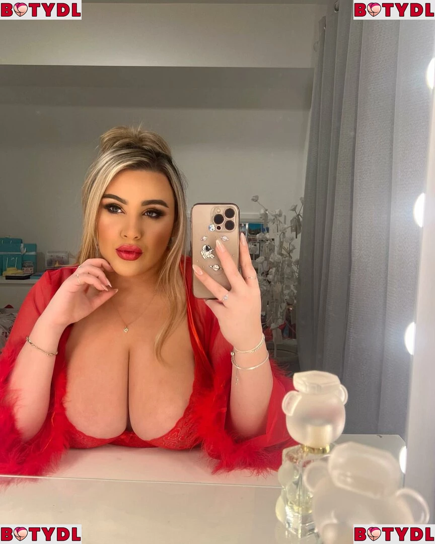 Laura Morgan Onlyfans Photo Gallery 