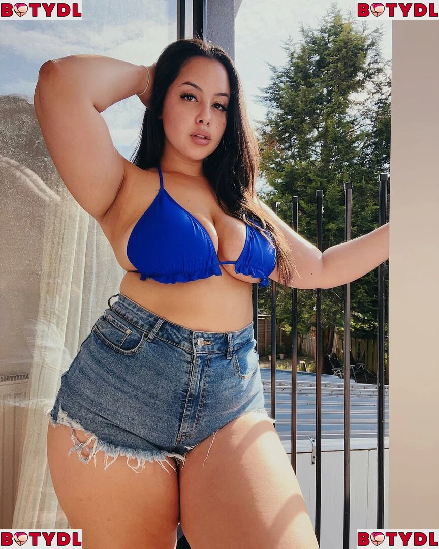 Zina Hadid Onlyfans Photo Gallery 