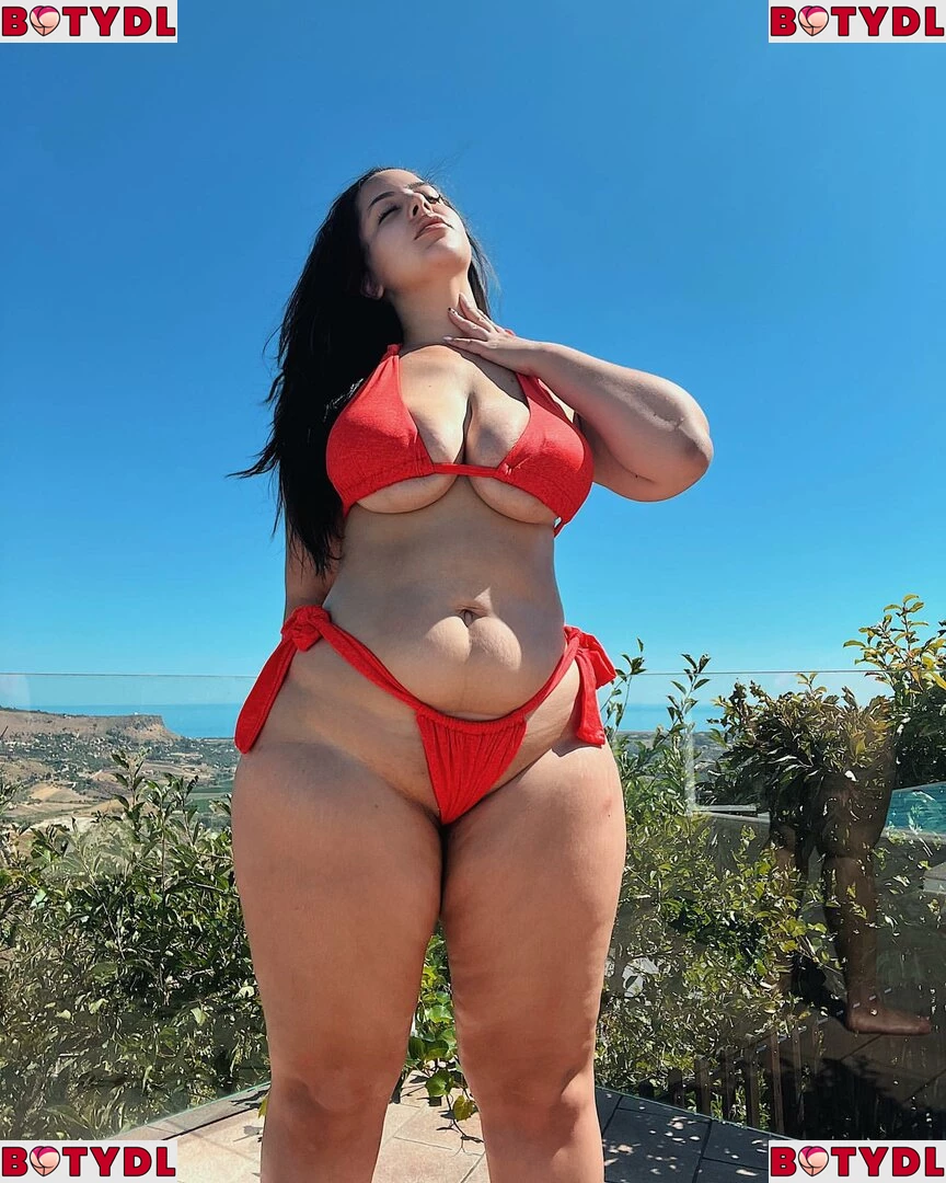 Zina Hadid Onlyfans Photo Gallery 