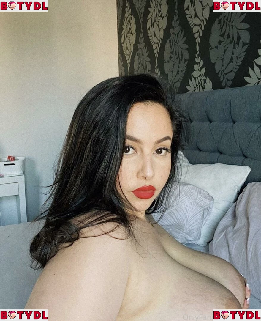 Zina Hadid Onlyfans Photo Gallery 